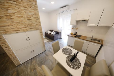 Kitchen or kitchenette, Living room, Seating area, Dining area, minibar, stove