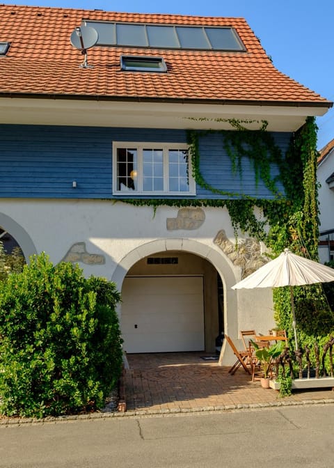 Facade/entrance, Balcony/Terrace