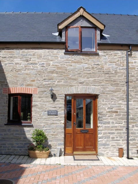 The Barn House in Tirymynach