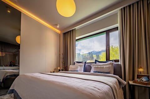 Bed, Photo of the whole room, Bedroom, Mountain view