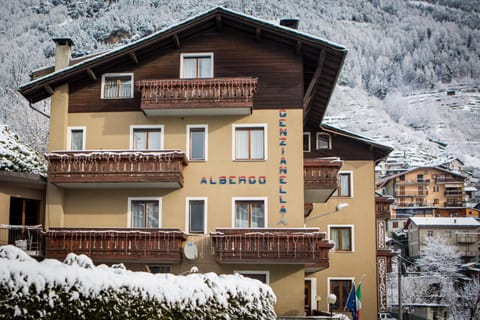 Hotel Genzianella Hotel in Chiesa In Valmalenco