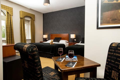 Bed, Photo of the whole room, Seating area, Bedroom