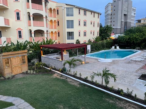 Pool view, Swimming pool, sunbed