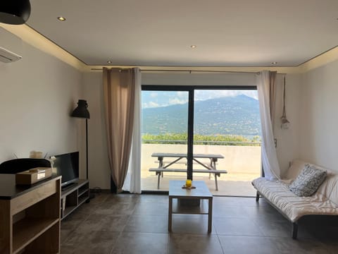 Appartement une chambre avec vue mer et montagnes, proche du centre -1 Condo in Propriano