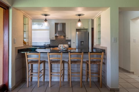 Kitchen or kitchenette, Seating area