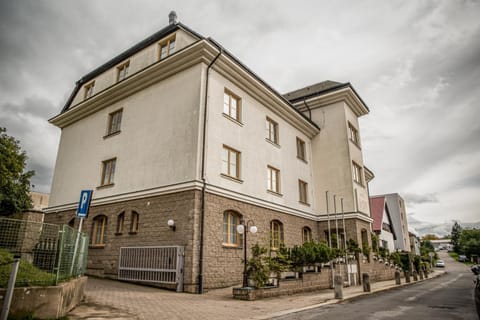 Property building, Day, Neighbourhood, Street view