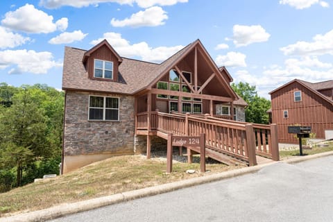 Timeless Memories Lodge Cabin Nature lodge in Table Rock Lake