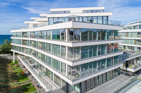 Property building, Day, People, Natural landscape, Bird's eye view, View (from property/room), Balcony/Terrace, City view, Garden view, Sea view, Lunch, group of guests