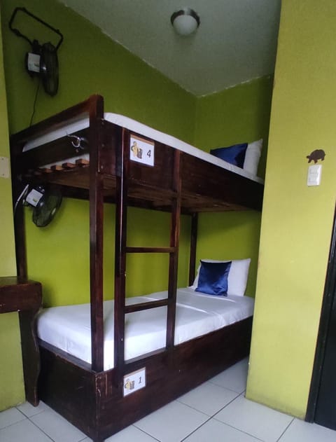 Bedroom, bunk bed