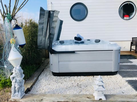 La Maison Bateau au Bord de Mer Villa in Kerlouan