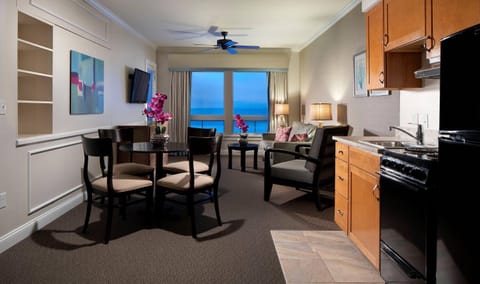 Alouette Sunrise Suites Hotel in Old Orchard Beach