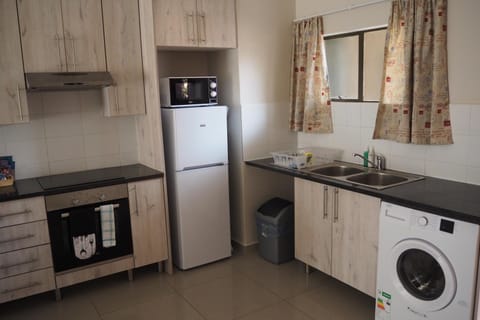 OR Tambo Self Catering Apartments, The Willows Condominio in Gauteng