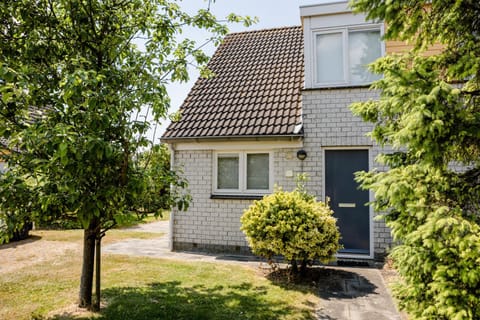 Property building, Garden, Garden view, Street view