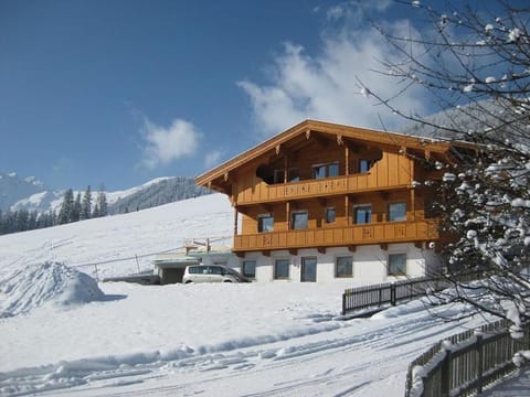 Facade/entrance, Winter