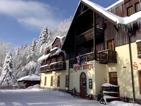 Facade/entrance, Winter