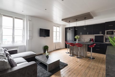 TV and multimedia, Kitchen or kitchenette, Living room, Dining area