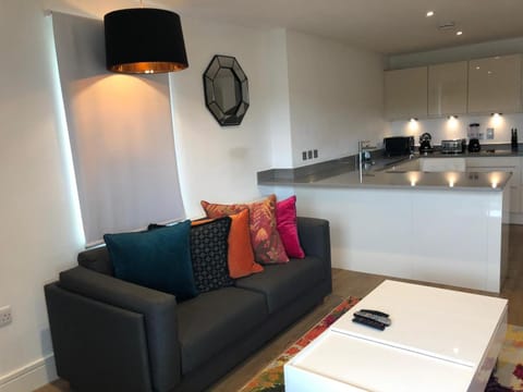 PRESTIGE 2 BED BALCONY APARTMENT Appartement in London