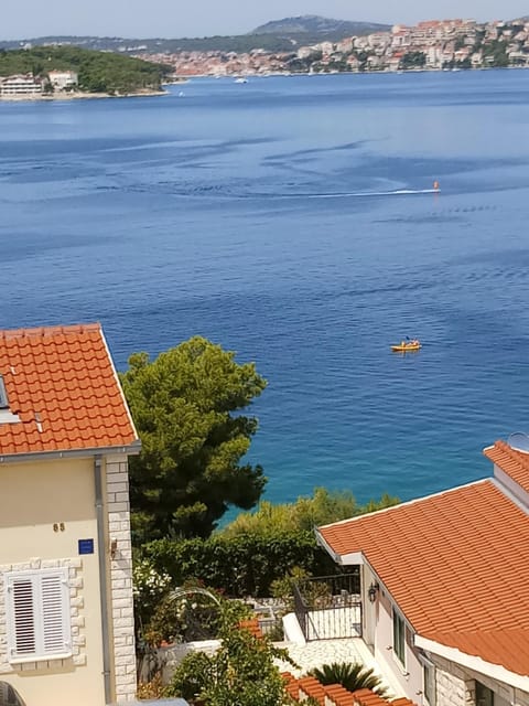 Holiday Apartment Lucic - SEA VIEW - Peaceful - Family Friendly - Near Beach Apartment in Split-Dalmatia County