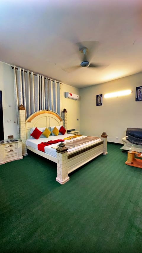 Step Inn Guest House Lahore Bed and Breakfast in Lahore