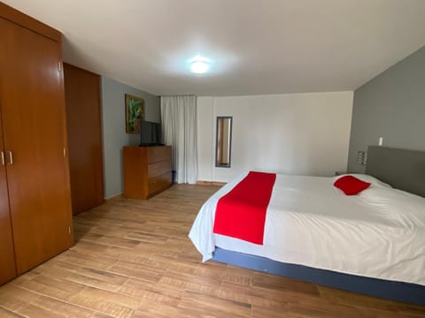 Grupo Kings Suites - Bosques de Duraznos 78 Apartment hotel in Mexico City