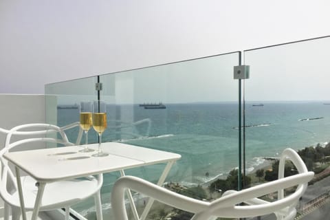 The White Pearl Suite - beach front city centre with sea view. Condo in Limassol City