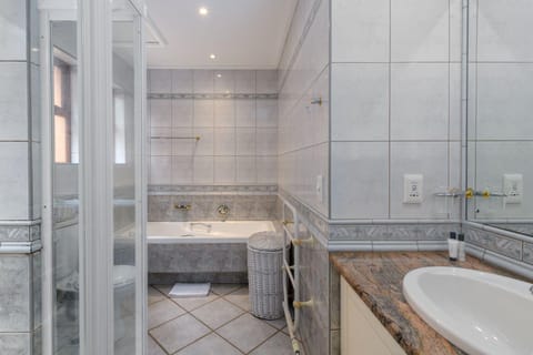 San Lameer Villa 13937 - 3 Bedroom Deluxe - 6 pax - San Lameer Rental Agency Villa in KwaZulu-Natal