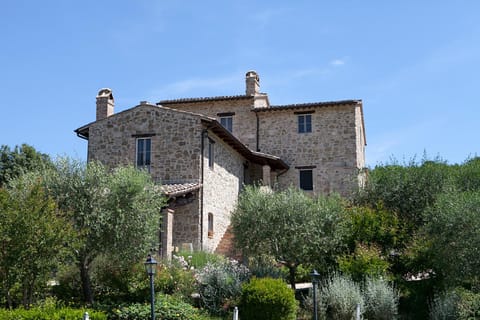 Re Artù Assisi Country Lifestyle Apartment hotel in Umbria