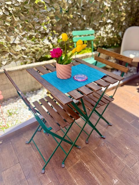 Patio, Day, Garden, Dining area, Garden view