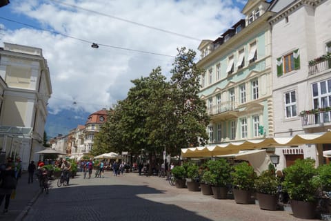 Nearby landmark, Facade/entrance, City view