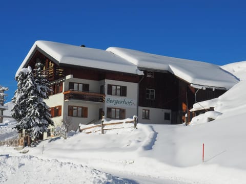 Facade/entrance, Winter