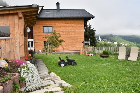 Property building, Patio, Spring, Day, Natural landscape, BBQ facilities, Garden, Banquet/Function facilities, Evening entertainment, Garden view, Mountain view