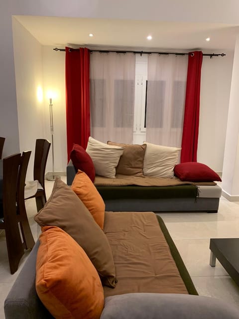 charmant appartement a oran gambetta pour famille Condominio in Oran