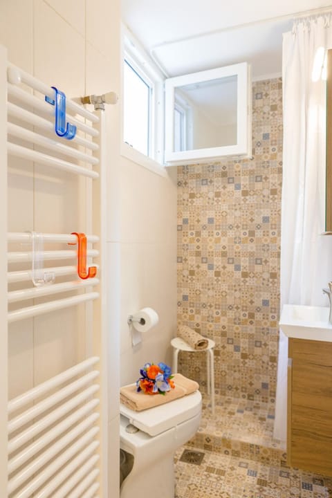 Grandma's Chic & Bright Athenian home with a Patio Apartment in Athens