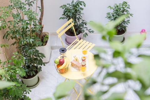 Grandma's Chic & Bright Athenian home with a Patio Apartment in Athens