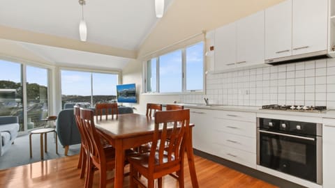 Dining area, kitchen