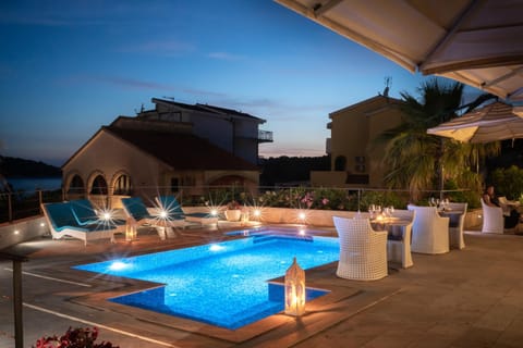 Property building, Restaurant/places to eat, Swimming pool, Sunrise, Sunset