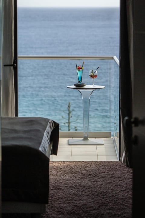 Balcony/Terrace, Seating area, Sea view, Drinks, Alcoholic drinks