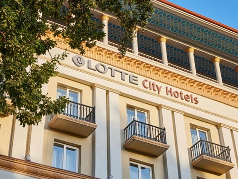 Property building, Facade/entrance