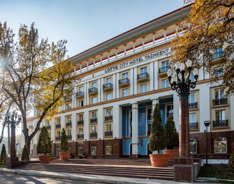 Property building, Facade/entrance