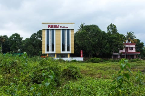 Super OYO Reem Residency Hotel in Kochi
