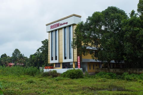 Super OYO Reem Residency Hotel in Kochi