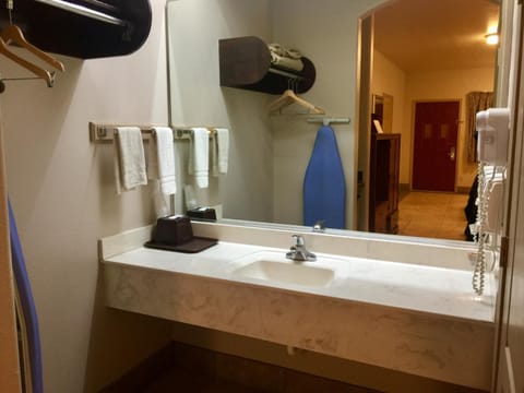 Texas Inn and Suites City Center at University Dr. Motel in Edinburg