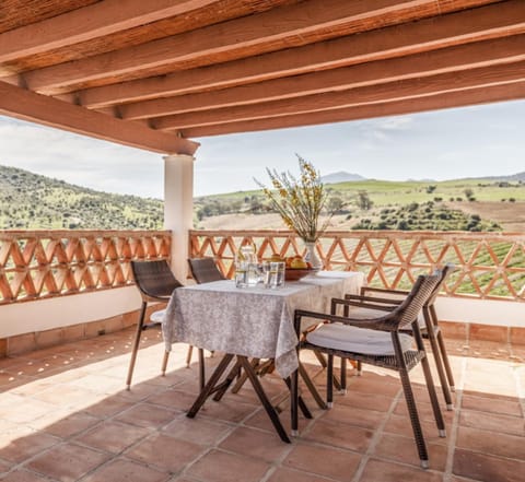 Casa Grande / Rosas Cantares House in Sierra de las Nieves