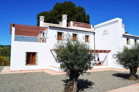 Casa Grande / Rosas Cantares House in Sierra de las Nieves