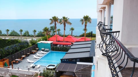 Balcony/Terrace, Pool view, Sea view, Swimming pool