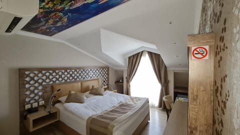 Bed, Photo of the whole room, Bedroom, Garden view