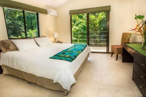Tropical Paradise Villa - Beautiful Pool, Surrounded by Nature and Wildlife! House in Quepos