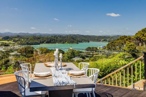 Natural landscape, View (from property/room), Balcony/Terrace, Dining area, Sea view