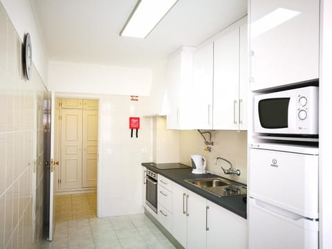 Kitchen or kitchenette, minibar, pet friendly, stove