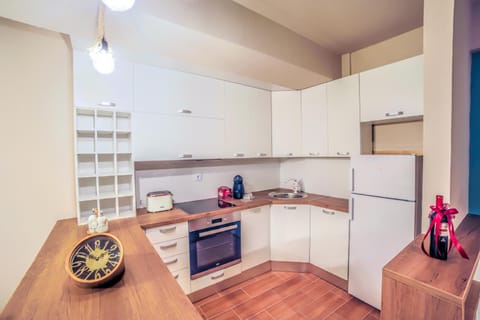 Kitchen or kitchenette, Food and drinks